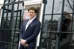 Amsterdam 19 januari 2022
Cabaretiers Bert Visscher en Jochem Myer tijdens de landelijke protestactie Kapsalon Theater in de Kleine Komedie. De cultuursector komt in actie tegen de coronamaatregelen. Tientallen theaters in heel Nederland  zijn omgebouwd tot een kapsalon.