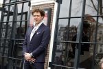 Amsterdam 19 januari 2022
Cabaretiers Bert Visscher en Jochem Myer tijdens de landelijke protestactie Kapsalon Theater in de Kleine Komedie. De cultuursector komt in actie tegen de coronamaatregelen. Tientallen theaters in heel Nederland  zijn omgebouwd tot een kapsalon.