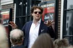 Amsterdam 19 januari 2022
Cabaretiers Bert Visscher en Jochem Myer tijdens de landelijke protestactie Kapsalon Theater in de Kleine Komedie. De cultuursector komt in actie tegen de coronamaatregelen. Tientallen theaters in heel Nederland  zijn omgebouwd tot een kapsalon.