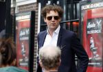 Amsterdam 19 januari 2022
Cabaretiers Bert Visscher en Jochem Myer tijdens de landelijke protestactie Kapsalon Theater in de Kleine Komedie. De cultuursector komt in actie tegen de coronamaatregelen. Tientallen theaters in heel Nederland  zijn omgebouwd tot een kapsalon.