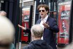 Amsterdam 19 januari 2022
Cabaretiers Bert Visscher en Jochem Myer tijdens de landelijke protestactie Kapsalon Theater in de Kleine Komedie. De cultuursector komt in actie tegen de coronamaatregelen. Tientallen theaters in heel Nederland  zijn omgebouwd tot een kapsalon.