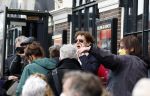 Amsterdam 19 januari 2022
Cabaretiers Bert Visscher en Jochem Myer tijdens de landelijke protestactie Kapsalon Theater in de Kleine Komedie. De cultuursector komt in actie tegen de coronamaatregelen. Tientallen theaters in heel Nederland  zijn omgebouwd tot een kapsalon.