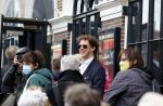 Amsterdam 19 januari 2022
Cabaretiers Bert Visscher en Jochem Myer tijdens de landelijke protestactie Kapsalon Theater in de Kleine Komedie. De cultuursector komt in actie tegen de coronamaatregelen. Tientallen theaters in heel Nederland  zijn omgebouwd tot een kapsalon.