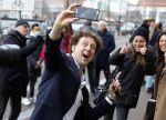 Amsterdam 19 januari 2022
Cabaretiers Bert Visscher en Jochem Myer tijdens de landelijke protestactie Kapsalon Theater in de Kleine Komedie. De cultuursector komt in actie tegen de coronamaatregelen. Tientallen theaters in heel Nederland  zijn omgebouwd tot een kapsalon.