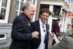 Amsterdam 19 januari 2022
Cabaretiers Bert Visscher en Jochem Myer tijdens de landelijke protestactie Kapsalon Theater in de Kleine Komedie. De cultuursector komt in actie tegen de coronamaatregelen. Tientallen theaters in heel Nederland  zijn omgebouwd tot een kapsalon.