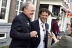 Amsterdam 19 januari 2022
Cabaretiers Bert Visscher en Jochem Myer tijdens de landelijke protestactie Kapsalon Theater in de Kleine Komedie. De cultuursector komt in actie tegen de coronamaatregelen. Tientallen theaters in heel Nederland  zijn omgebouwd tot een kapsalon.
