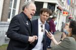 Amsterdam 19 januari 2022
Cabaretiers Bert Visscher en Jochem Myer tijdens de landelijke protestactie Kapsalon Theater in de Kleine Komedie. De cultuursector komt in actie tegen de coronamaatregelen. Tientallen theaters in heel Nederland  zijn omgebouwd tot een kapsalon.