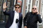 Amsterdam 19 januari 2022
Cabaretiers Bert Visscher en Jochem Myer tijdens de landelijke protestactie Kapsalon Theater in de Kleine Komedie. De cultuursector komt in actie tegen de coronamaatregelen. Tientallen theaters in heel Nederland  zijn omgebouwd tot een kapsalon.
