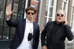 Amsterdam 19 januari 2022
Cabaretiers Bert Visscher en Jochem Myer tijdens de landelijke protestactie Kapsalon Theater in de Kleine Komedie. De cultuursector komt in actie tegen de coronamaatregelen. Tientallen theaters in heel Nederland  zijn omgebouwd tot een kapsalon.
