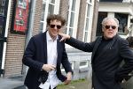 Amsterdam 19 januari 2022
Cabaretiers Bert Visscher en Jochem Myer tijdens de landelijke protestactie Kapsalon Theater in de Kleine Komedie. De cultuursector komt in actie tegen de coronamaatregelen. Tientallen theaters in heel Nederland  zijn omgebouwd tot een kapsalon.