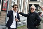 Amsterdam 19 januari 2022
Cabaretiers Bert Visscher en Jochem Myer tijdens de landelijke protestactie Kapsalon Theater in de Kleine Komedie. De cultuursector komt in actie tegen de coronamaatregelen. Tientallen theaters in heel Nederland  zijn omgebouwd tot een kapsalon.