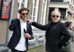 Amsterdam 19 januari 2022
Cabaretiers Bert Visscher en Jochem Myer tijdens de landelijke protestactie Kapsalon Theater in de Kleine Komedie. De cultuursector komt in actie tegen de coronamaatregelen. Tientallen theaters in heel Nederland  zijn omgebouwd tot een kapsalon.