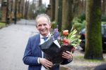 Lage Vuursche 31 januari 2022
Johan Vlemmix (Bloemen ) en Salar Azimi ( Kaviaar ter waarde van 100.000euro) brengen kado naar prinses Beatrix op kasteel Drackensteyn vanwege haar 84e verjaardag