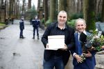 Lage Vuursche 31 januari 2022
Johan Vlemmix (Bloemen ) en Salar Azimi ( Kaviaar ter waarde van 100.000euro) brengen kado naar prinses Beatrix op kasteel Drackensteyn vanwege haar 84e verjaardag
