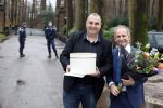 Lage Vuursche 31 januari 2022
Johan Vlemmix (Bloemen ) en Salar Azimi ( Kaviaar ter waarde van 100.000euro) brengen kado naar prinses Beatrix op kasteel Drackensteyn vanwege haar 84e verjaardag