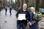Lage Vuursche 31 januari 2022
Johan Vlemmix (Bloemen ) en Salar Azimi ( Kaviaar ter waarde van 100.000euro) brengen kado naar prinses Beatrix op kasteel Drackensteyn vanwege haar 84e verjaardag