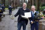 Lage Vuursche 31 januari 2022
Johan Vlemmix (Bloemen ) en Salar Azimi ( Kaviaar ter waarde van 100.000euro) brengen kado naar prinses Beatrix op kasteel Drackensteyn vanwege haar 84e verjaardag