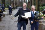 Lage Vuursche 31 januari 2022
Johan Vlemmix (Bloemen ) en Salar Azimi ( Kaviaar ter waarde van 100.000euro) brengen kado naar prinses Beatrix op kasteel Drackensteyn vanwege haar 84e verjaardag