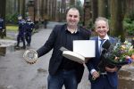 Lage Vuursche 31 januari 2022
Johan Vlemmix (Bloemen ) en Salar Azimi ( Kaviaar ter waarde van 100.000euro) brengen kado naar prinses Beatrix op kasteel Drackensteyn vanwege haar 84e verjaardag