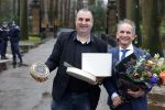 Lage Vuursche 31 januari 2022
Johan Vlemmix (Bloemen ) en Salar Azimi ( Kaviaar ter waarde van 100.000euro) brengen kado naar prinses Beatrix op kasteel Drackensteyn vanwege haar 84e verjaardag