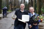 Lage Vuursche 31 januari 2022
Johan Vlemmix (Bloemen ) en Salar Azimi ( Kaviaar ter waarde van 100.000euro) brengen kado naar prinses Beatrix op kasteel Drackensteyn vanwege haar 84e verjaardag