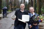 Lage Vuursche 31 januari 2022
Johan Vlemmix (Bloemen ) en Salar Azimi ( Kaviaar ter waarde van 100.000euro) brengen kado naar prinses Beatrix op kasteel Drackensteyn vanwege haar 84e verjaardag