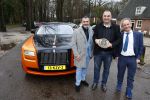 Lage Vuursche 31 januari 2022
Johan Vlemmix (Bloemen ) en Salar Azimi ( Kaviaar ter waarde van 100.000euro) brengen kado naar prinses Beatrix op kasteel Drackensteyn vanwege haar 84e verjaardag