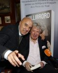 Laren 7 februari 2022
Boekpresentatie van Willibrord Frequin in het bonte paard. Rene v d Gijp reikte het eerste exemplaar uit . Fons de Poel is de schrijver. Willibrord en John v d Heuvel