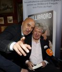 Laren 7 februari 2022
Boekpresentatie van Willibrord Frequin in het bonte paard. Rene v d Gijp reikte het eerste exemplaar uit . Fons de Poel is de schrijver. Willibrord en John v d Heuvel