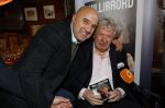 Laren 7 februari 2022
Boekpresentatie van Willibrord Frequin in het bonte paard. Rene v d Gijp reikte het eerste exemplaar uit . Fons de Poel is de schrijver. Willibrord en John v d Heuvel