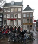 Amsterdam 19 januari 2022
Cabaretiers Bert Visscher en Jochem Myer tijdens de landelijke protestactie Kapsalon Theater in de Kleine Komedie. De cultuursector komt in actie tegen de coronamaatregelen. Tientallen theaters in heel Nederland  zijn omgebouwd tot een kapsalon.