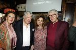 Laren 7 februari 2022
Boekpresentatie van Willibrord Frequin in het bonte paard. Rene v d Gijp reikte het eerste exemplaar uit . Fons de Poel is de schrijver. Katja Schuurman