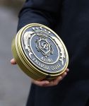 Lage Vuursche 31 januari 2022
Johan Vlemmix (Bloemen ) en Salar Azimi ( Kaviaar ter waarde van 100.000euro) brengen kado naar prinses Beatrix op kasteel Drackensteyn vanwege haar 84e verjaardag