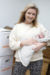 Amsterdam 18 januari 2022
Laurien Verstraten aan het verhuizen naar haar nieuwe huis . Ze heeft net vorige week een baby gekregen.