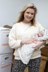 Amsterdam 18 januari 2022
Laurien Verstraten aan het verhuizen naar haar nieuwe huis . Ze heeft net vorige week een baby gekregen.