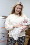 Amsterdam 18 januari 2022
Laurien Verstraten aan het verhuizen naar haar nieuwe huis . Ze heeft net vorige week een baby gekregen.