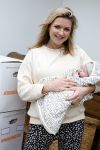 Amsterdam 18 januari 2022
Laurien Verstraten aan het verhuizen naar haar nieuwe huis . Ze heeft net vorige week een baby gekregen.