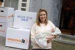 Amsterdam 18 januari 2022
Laurien Verstraten aan het verhuizen naar haar nieuwe huis . Ze heeft net vorige week een baby gekregen.