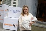 Amsterdam 18 januari 2022
Laurien Verstraten aan het verhuizen naar haar nieuwe huis . Ze heeft net vorige week een baby gekregen.
