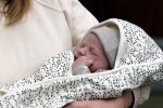 Amsterdam 18 januari 2022
Laurien Verstraten aan het verhuizen naar haar nieuwe huis . Ze heeft net vorige week een baby gekregen.