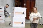 Amsterdam 18 januari 2022
Laurien Verstraten aan het verhuizen naar haar nieuwe huis . Ze heeft net vorige week een baby gekregen.