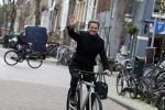 Amsterdam 8 februari 2022
Leco v Zadelhoff op zijn electrische v Moof fiets in amsterdam zuid