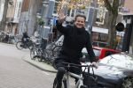 Amsterdam 8 februari 2022
Leco v Zadelhoff op zijn electrische v Moof fiets in amsterdam zuid