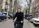 Amsterdam 8 februari 2022
Leco v Zadelhoff op zijn electrische v Moof fiets in amsterdam zuid