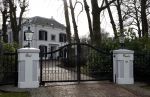 Huizen 13 februari 2022
Linda de Mol kreeg bezoek aan huis