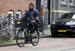 Amsterdam 8 februari 2022
Mari v d Ven op de fiets in amsterdam zuid