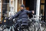 Amsterdam 8 februari 2022
Mari v d Ven op de fiets in amsterdam zuid