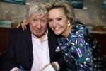Laren 7 februari 2022
Boekpresentatie van Willibrord Frequin in het bonte paard. Rene v d Gijp reikte het eerste exemplaar uit . Fons de Poel is de schrijver. Willibrord en Mariska v Kolck