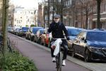 Amsterdam 20 januari 2022
Mart Visser op de fiets in Amsterdam zuid.