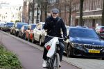 Amsterdam 20 januari 2022
Mart Visser op de fiets in Amsterdam zuid.